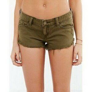EUC BDG low rise olive Dolphin shorts size 26